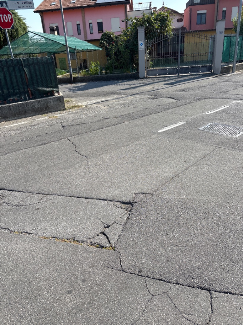 Foto della segnalazione: Buca stradale